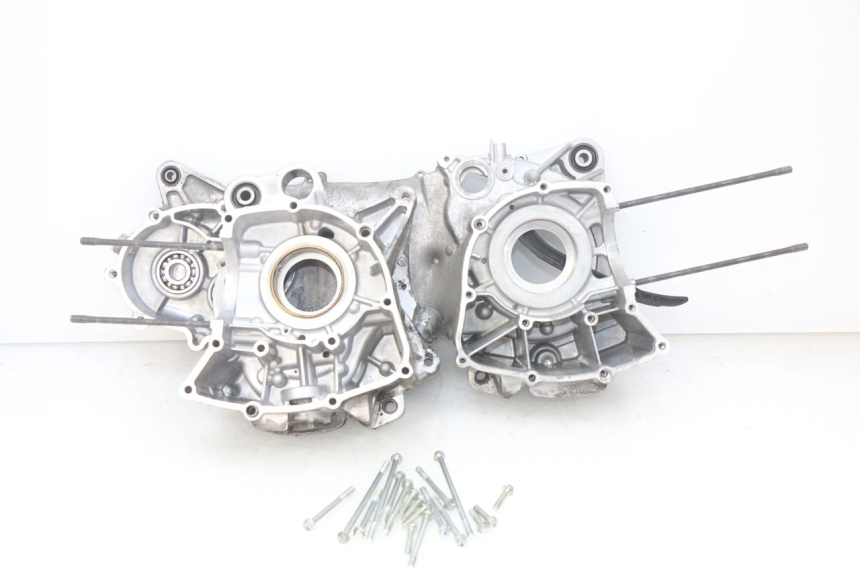 photo de ENGINE LOWER CASING YAMAHA N-MAX NMAX 125 (2017 - 2020) - Spare part profile view