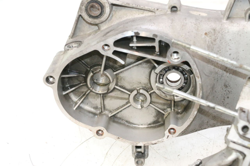 photo de ENGINE LOWER CASING PIAGGIO NEW TYPHOON 50 (2018 - 2021) - Alternative angle