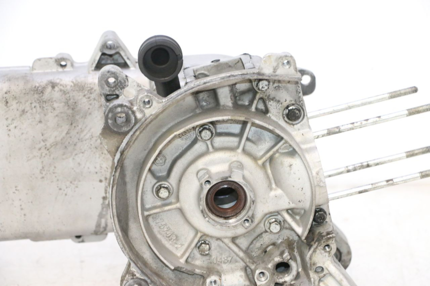 photo de ENGINE LOWER CASING PIAGGIO NEW TYPHOON 50 (2018 - 2021) - Surface and material condition