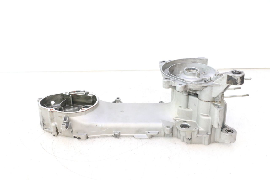 photo de ENGINE LOWER CASING PIAGGIO NEW TYPHOON 50 (2018 - 2021) - Detailed visual inspection