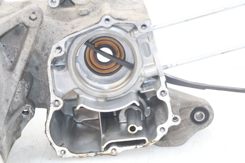 photo de ENGINE LOWER CASING HONDA NHX LEAD 110 (2008 - 2010) - Detailed visual inspection