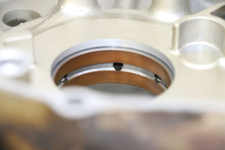 photo de ENGINE CRANKCASE HONDA NTV DEAUVILLE 650 (2001 - 2006) - Component zoom