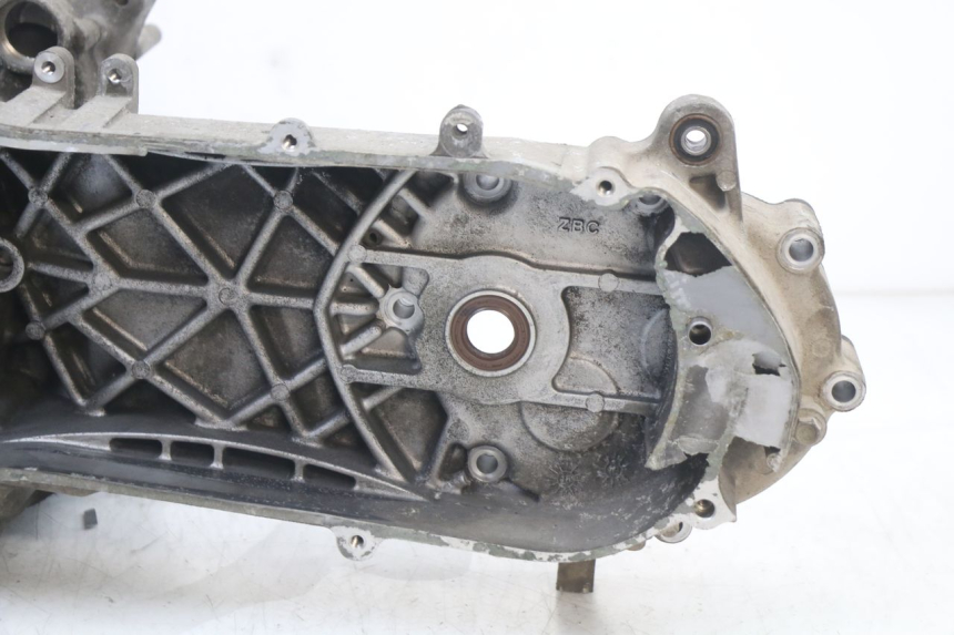 photo de ENGINE CRANKCASE PEUGEOT BELVILLE 125 (2017 - 2021) - Component zoom