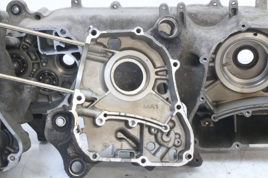 photo de ENGINE CRANKCASE PEUGEOT BELVILLE 125 (2017 - 2021) - Surface and material condition