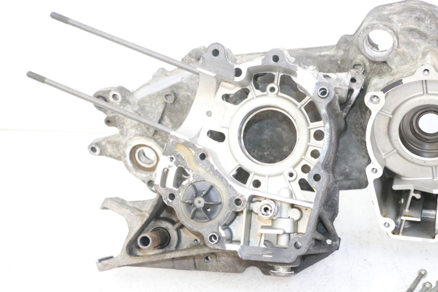photo de ENGINE CRANKCASE PEUGEOT SATELIS 125 (2013 - 2018) - Detailed visual inspection