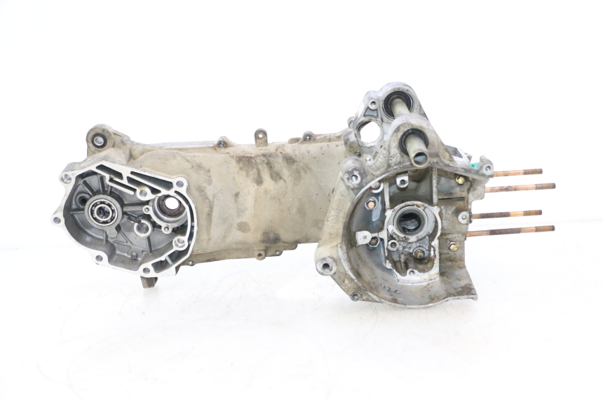 photo de ENGINE LOWER CRANKCASE KEEWAY RY6 2T 50 (2011 - 2019) - Fixing points details