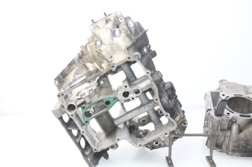 photo de ENGINE CRANKCASE BMW S RR ABS S1000RR 1000 (2009 - 2011) - Distinctive features