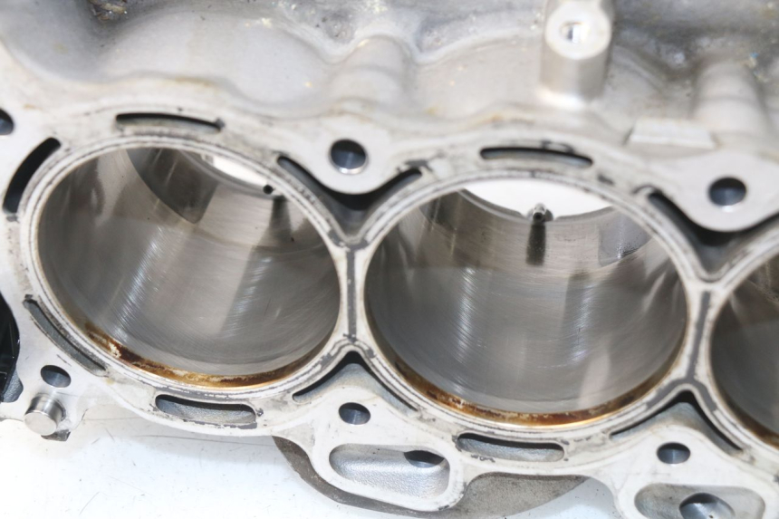 photo de ENGINE CRANKCASE BMW S RR ABS S1000RR 1000 (2009 - 2011) - Component detail