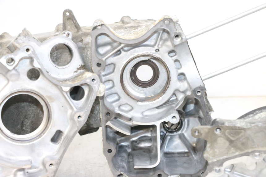 photo de ENGINE BOTTOM CASE DAELIM S1 125 (2007 - 2016) - Alternative perspective