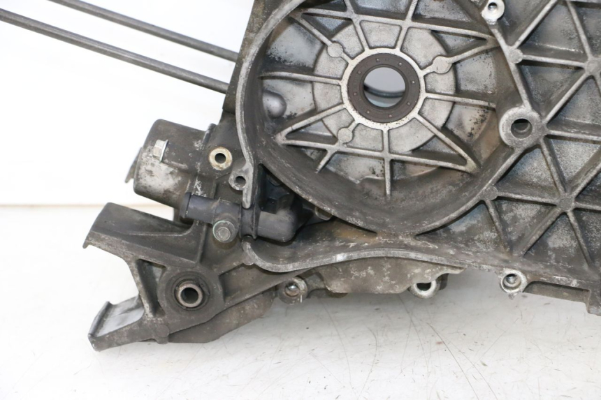 photo de ENGINE CRANKCASE PEUGEOT SATELIS 125 (2010 - 2012) - Component zoom