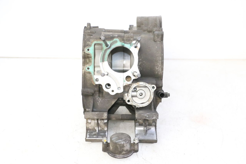 photo de ENGINE CRANKCASE PEUGEOT SATELIS 125 (2010 - 2012) - Alternative angle