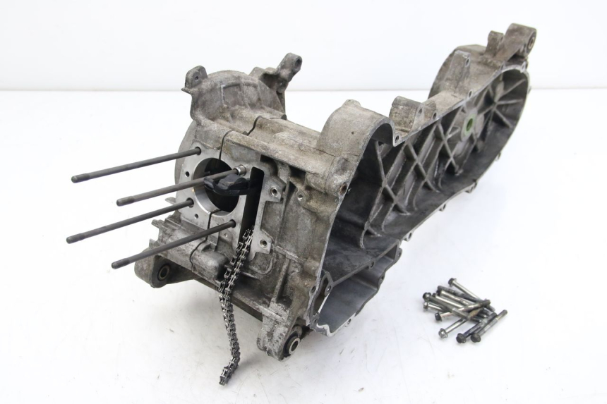 photo de ENGINE LOWER CASING APRILIA SCARABEO 4T 50 (2009 - 2017) - Component detail