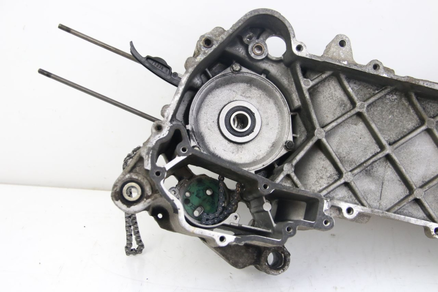 photo de ENGINE LOWER CASING APRILIA SCARABEO 4T 50 (2009 - 2017) - Fixing points details