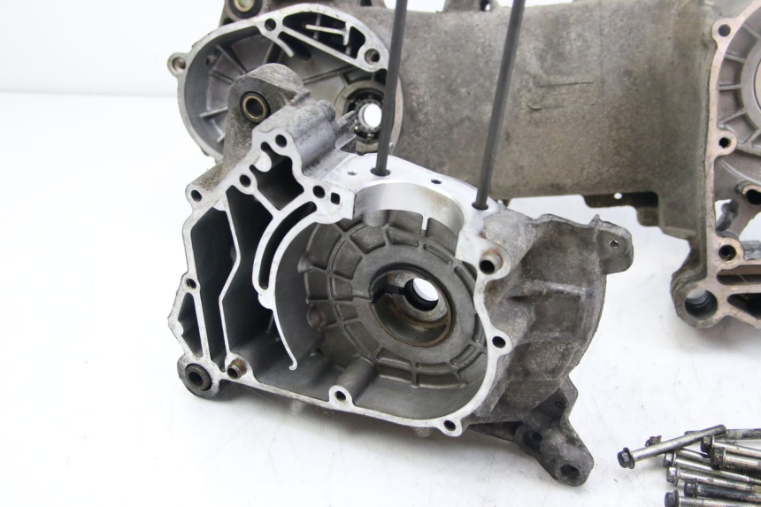 photo de ENGINE LOWER CASING APRILIA SCARABEO 4T 50 (2009 - 2017) - Surface and material condition