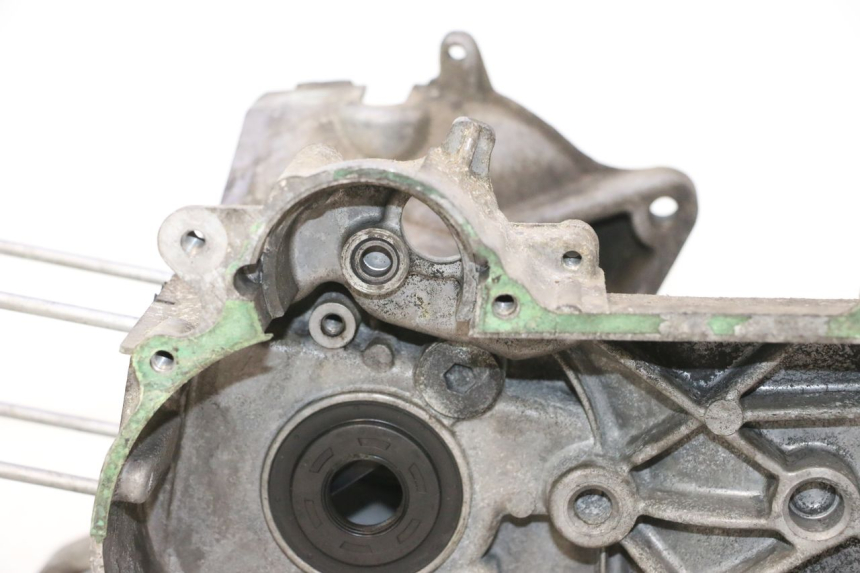 photo de ENGINE CRANKCASE HONDA SCV LEAD 100 (2003 - 2007) - Distinctive features