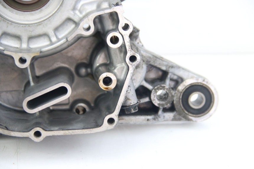photo de ENGINE LOWER CASING SUZUKI SIXTEEN 125 (2008 - 2010) - Technical close-up