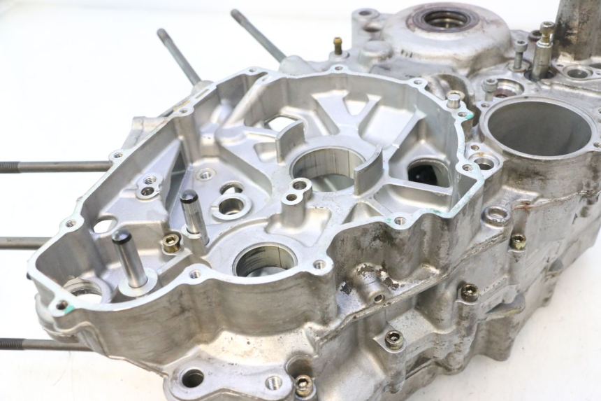 photo de ENGINE CRANKCASE CAN-AM SPYDER RS 1000 (2008 - 2012) - Alternative perspective