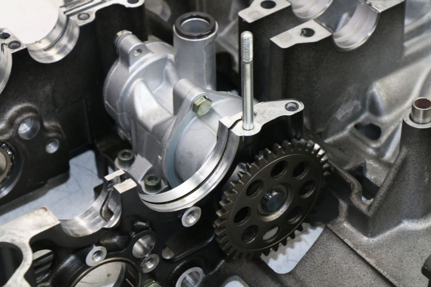 photo de ENGINE CRANKCASE SUZUKI GSF S BANDIT ABS 650 (2005 - 2006) - Surface and material condition