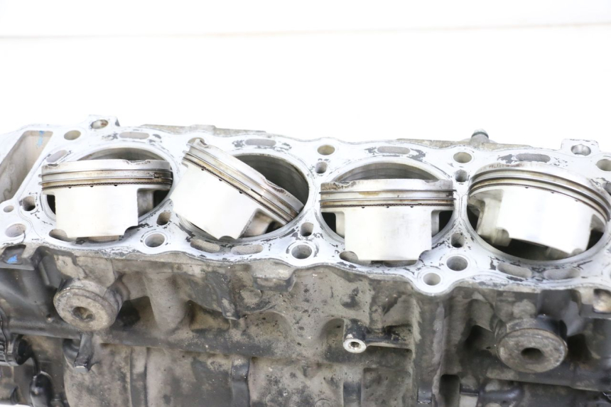 photo de ENGINE CRANKCASE SUZUKI GSR 750 (2011 - 2017) - Alternative angle