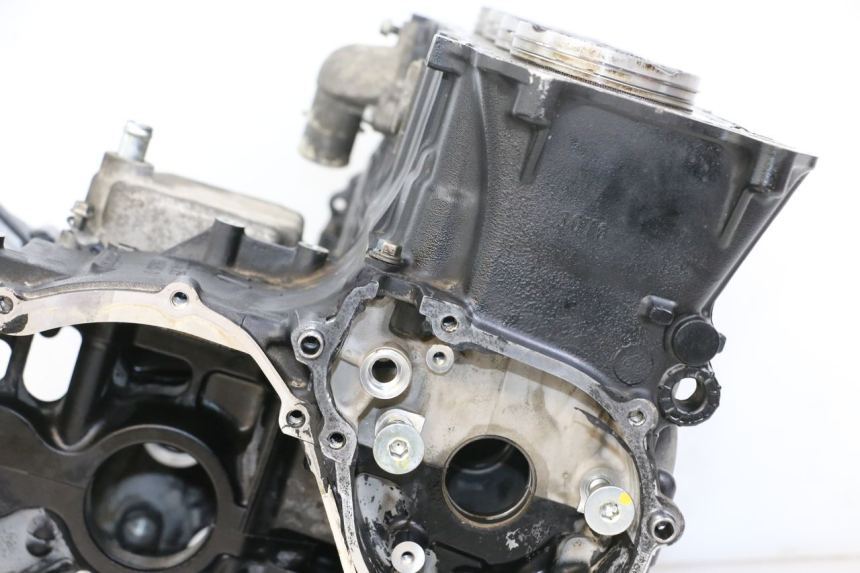 photo de ENGINE CRANKCASE SUZUKI GSR 750 (2011 - 2017) - Alternative perspective