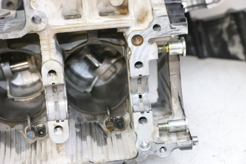 photo de ENGINE CRANKCASE SUZUKI GSR 750 (2011 - 2017) - Component zoom