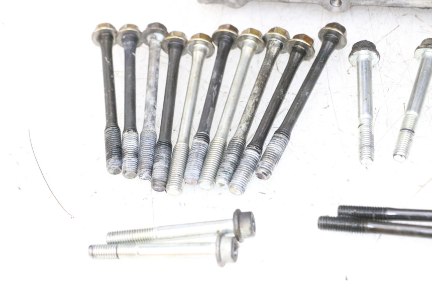 photo de ENGINE CRANKCASE SUZUKI GSR 750 (2011 - 2017) - Detailed visual inspection