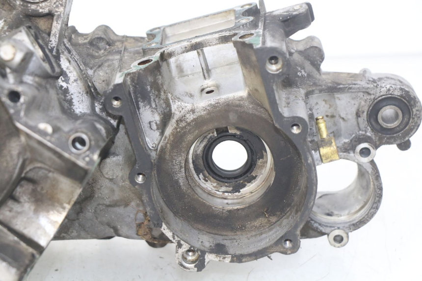 photo de ENGINE LOWER CASING PEUGEOT SV 125 (1991 - 1994) - Additional view of the item