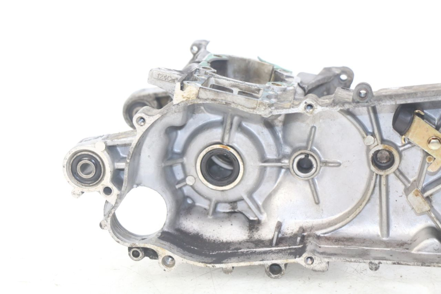 photo de ENGINE LOWER CASING PEUGEOT SV 125 (1991 - 1994) - Surface and material condition