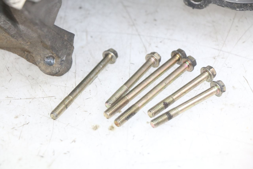 photo de ENGINE LOWER CASING PEUGEOT SV 125 (1991 - 1994) - Additional view of the item