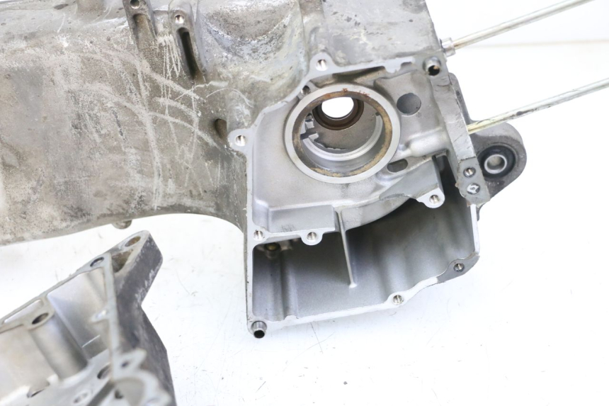 photo de ENGINE LOWER CASING SYM ORBIT III 3 4T 50 (2018 - 2021) - Focus on structure