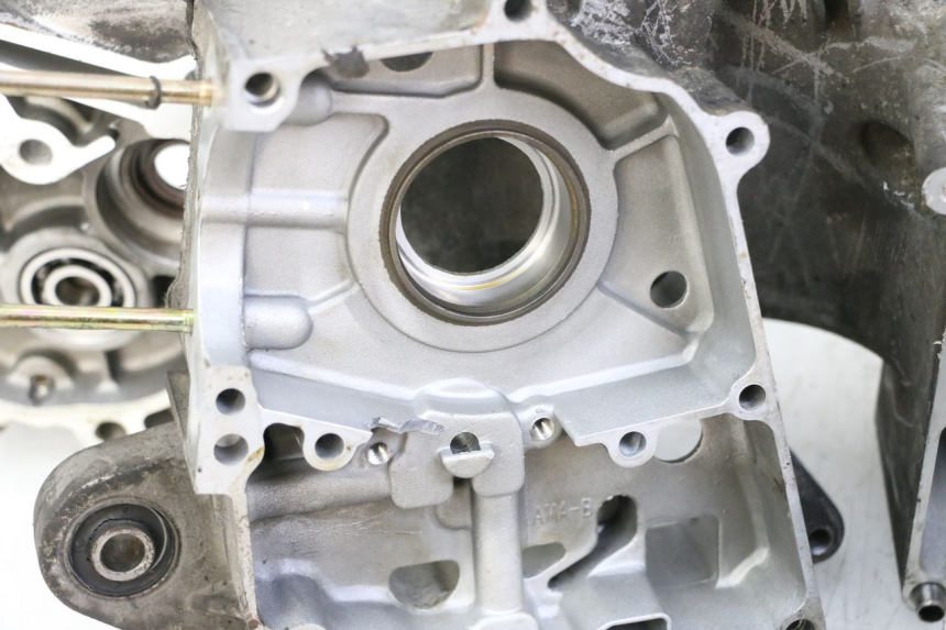 photo de ENGINE LOWER CASING SYM ORBIT III 3 4T 50 (2018 - 2021) - Spare part profile view