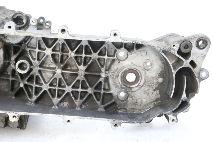 photo de ENGINE LOWER CASING SYM ORBIT III 3 4T 50 (2018 - 2021) - Surface and material condition