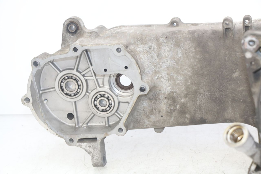 photo de ENGINE LOWER CRANKCASE SYM SYMPHONY 125 (2009 - 2015) - High-resolution close-up