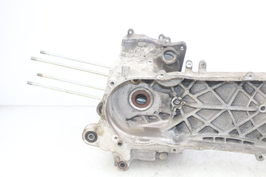 photo de ENGINE LOWER CRANKCASE SYM SYMPHONY 125 (2009 - 2015) - Surface and material condition