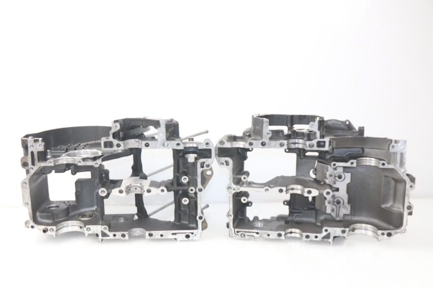 photo de ENGINE CRANKCASE YAMAHA TDM ABS 900 (2002 - 2014) - Alternative perspective