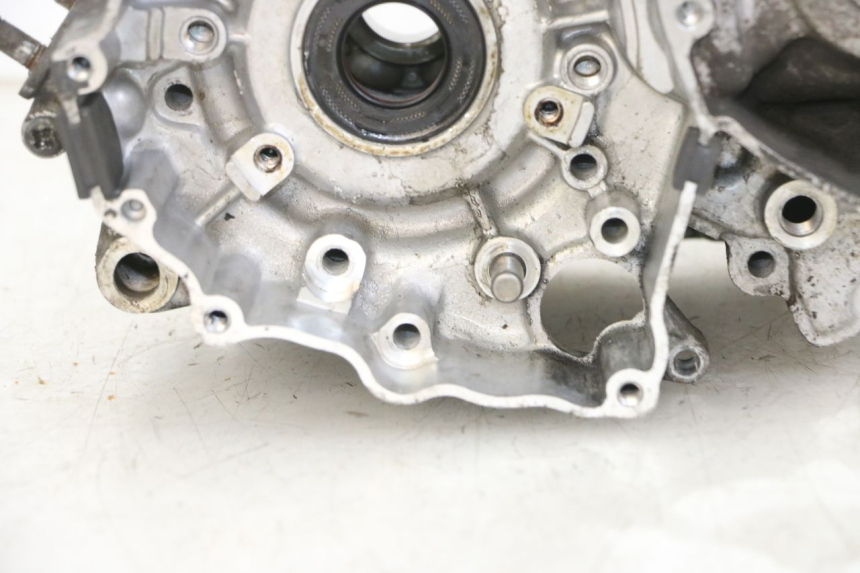 photo de ENGINE LOWER CASING YAMAHA TDR DELTABOX 125 (1997 - 2003) - Additional view of the item