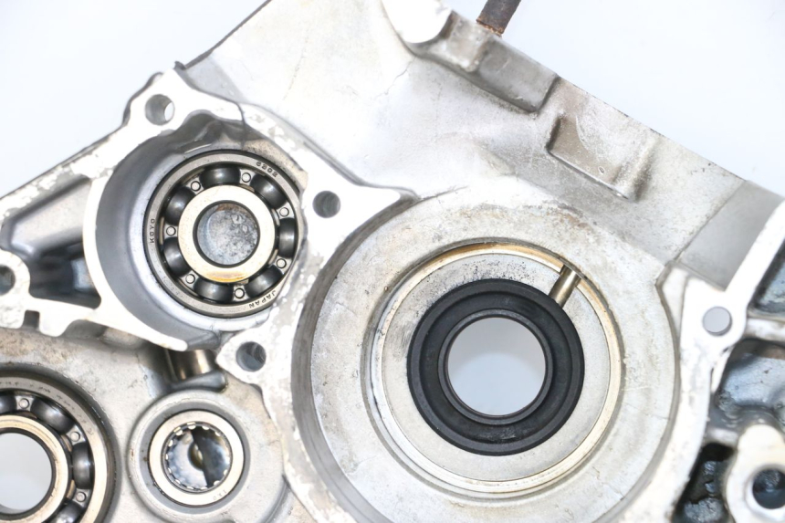 photo de ENGINE LOWER CASING YAMAHA TDR DELTABOX 125 (1997 - 2003) - Component zoom