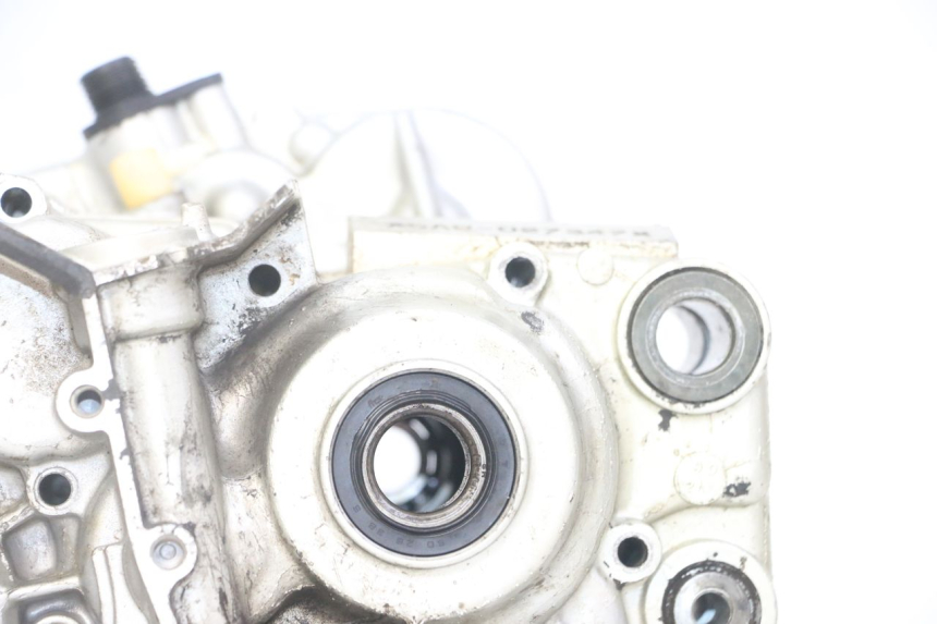 photo de ENGINE LOWER CASING YAMAHA TDR DELTABOX 125 (1997 - 2003) - Distinctive features