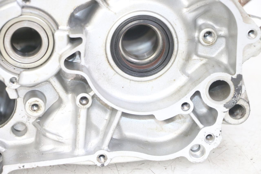 photo de ENGINE LOWER CASING YAMAHA TDR DELTABOX 125 (1997 - 2003) - Focus on structure