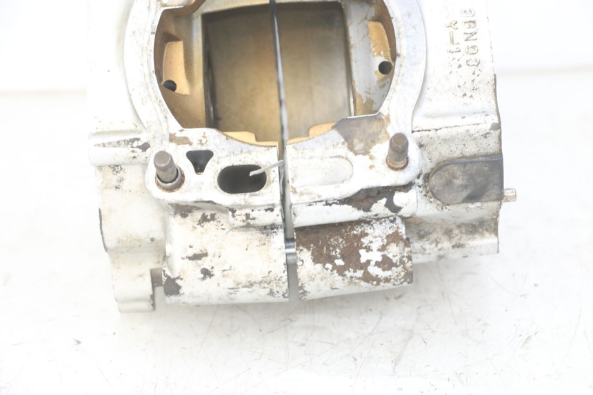 photo de ENGINE LOWER CASING YAMAHA TDR DELTABOX 125 (1997 - 2003) - Fixing points details