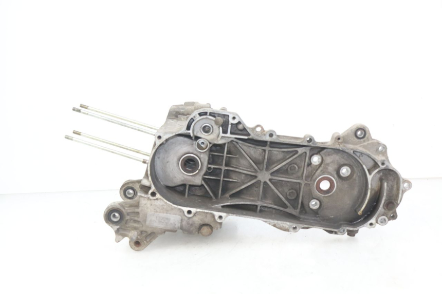 photo de ENGINE LOWER CASING PEUGEOT V-CLIC VCLIC 50 (2007 - 2013) - Additional view of the item