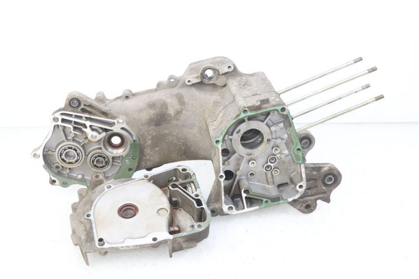 photo de ENGINE LOWER CASING PEUGEOT V-CLIC VCLIC 50 (2007 - 2013) - Alternative angle