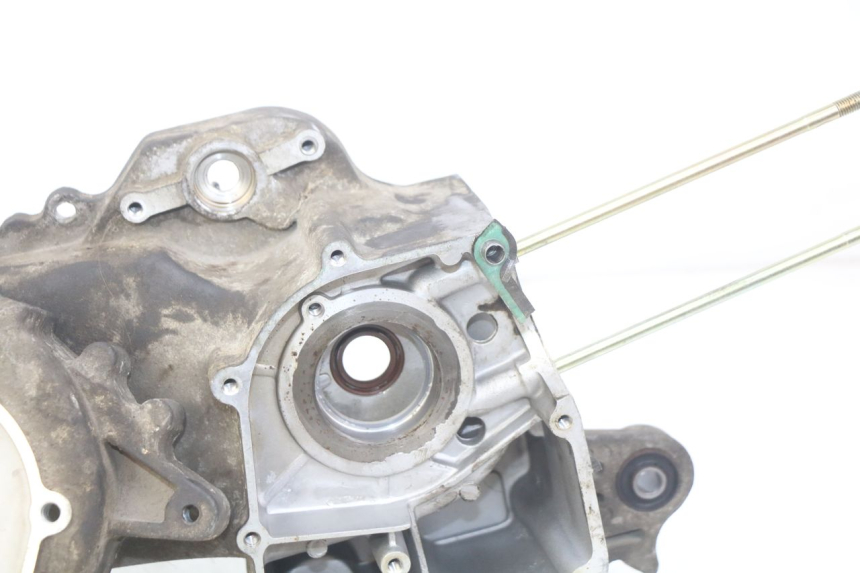 photo de ENGINE LOWER CASING PEUGEOT V-CLIC VCLIC 50 (2007 - 2013) - Spare part profile view