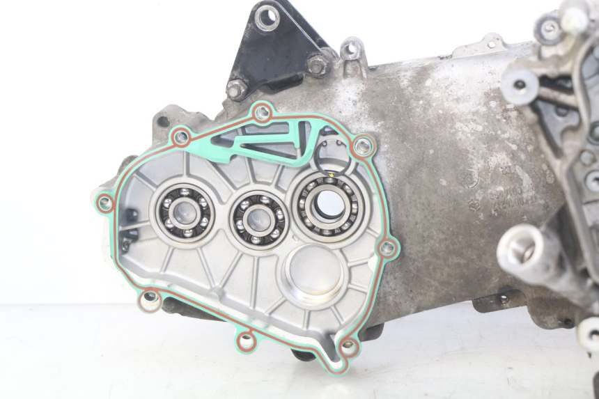 photo de ENGINE LOWER CRANKCASE PIAGGIO VESPA GTS IGET ABS 125 (2017 - 2023) - Supplementary product photo