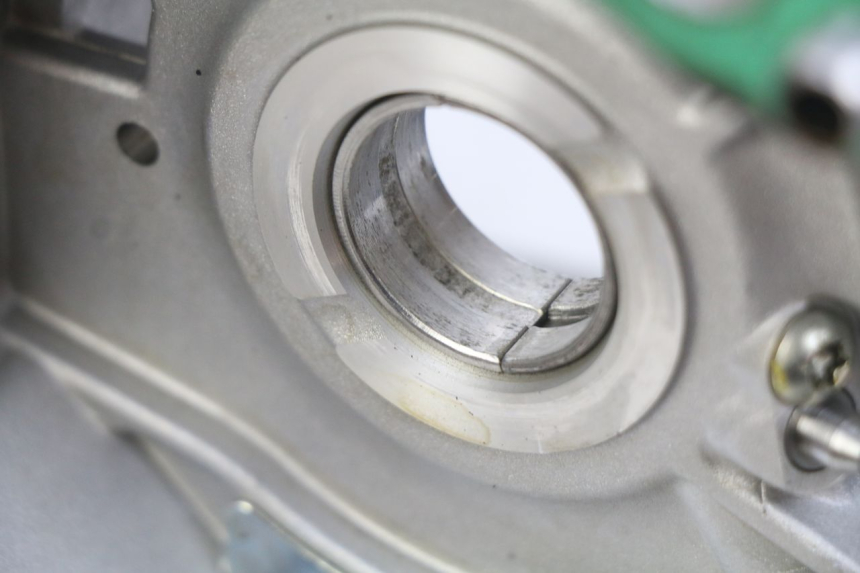 photo de ENGINE LOWER CRANKCASE PIAGGIO VESPA GTS IGET ABS 125 (2017 - 2023) - Used quality zoom