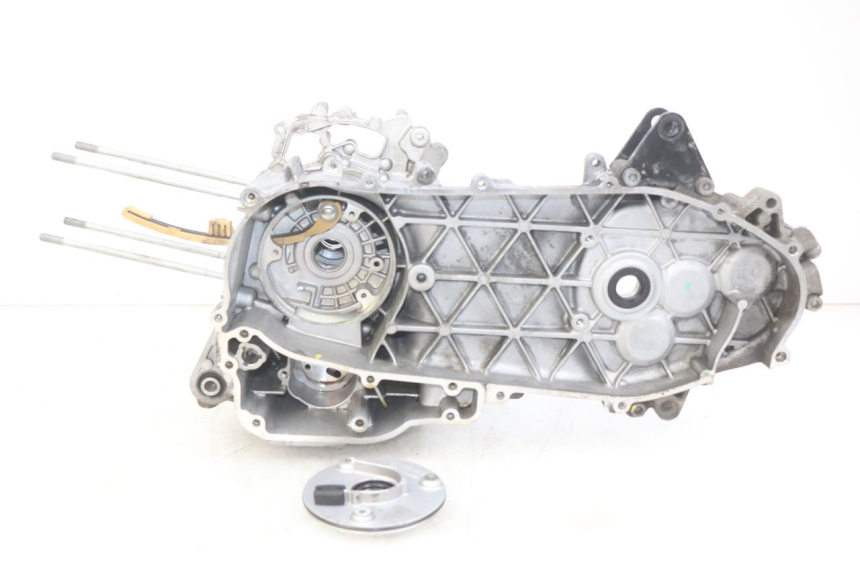 photo de ENGINE LOWER CRANKCASE PIAGGIO VESPA GTS IGET ABS 125 (2017 - 2023) - Markings and original references