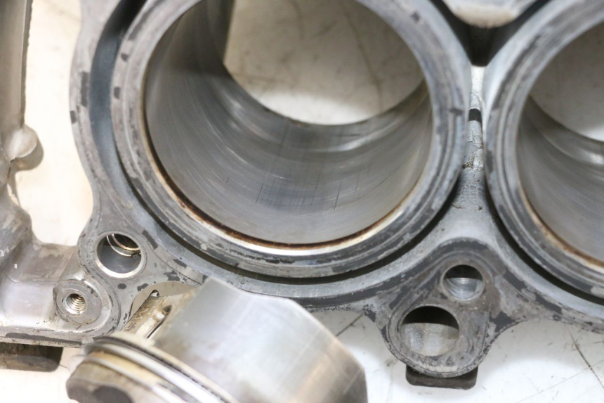 photo de ENGINE CRANKCASE HONDA VFR FI RC46 800 (1998 - 2001) - Alternative perspective