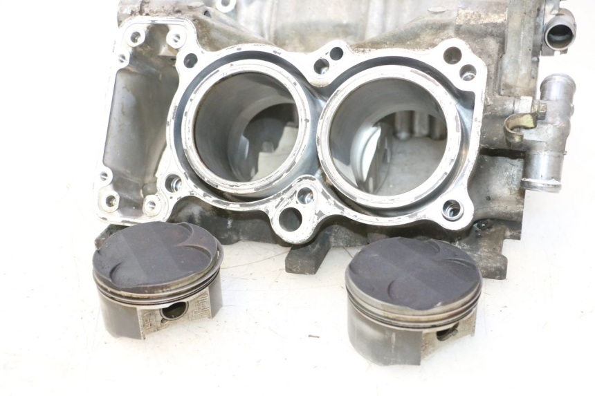 photo de ENGINE CRANKCASE HONDA VFR FI RC46 800 (1998 - 2001) - Fixing points details