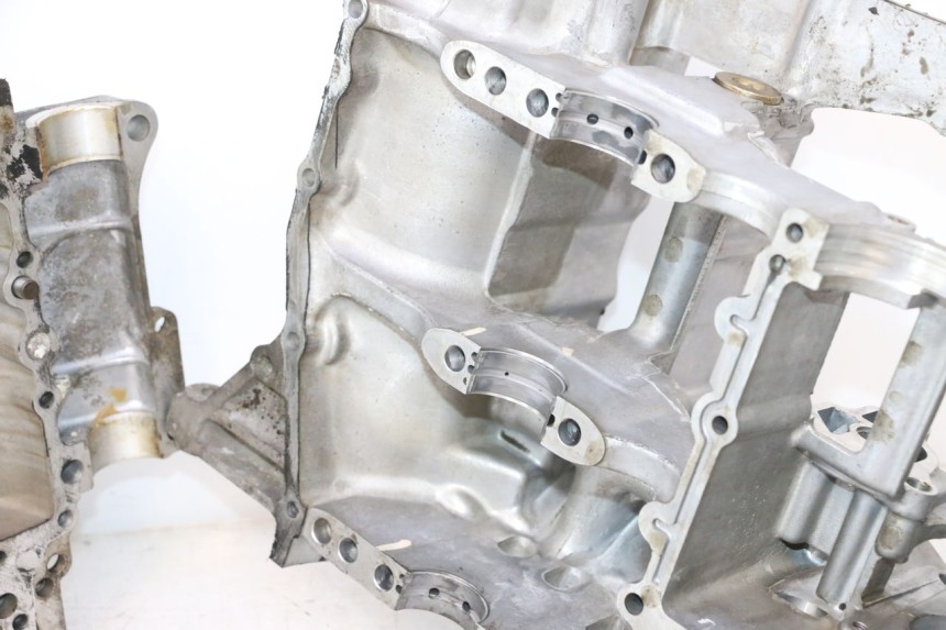 photo de ENGINE CRANKCASE HONDA VFR FI RC46 800 (1998 - 2001) - Distinctive features