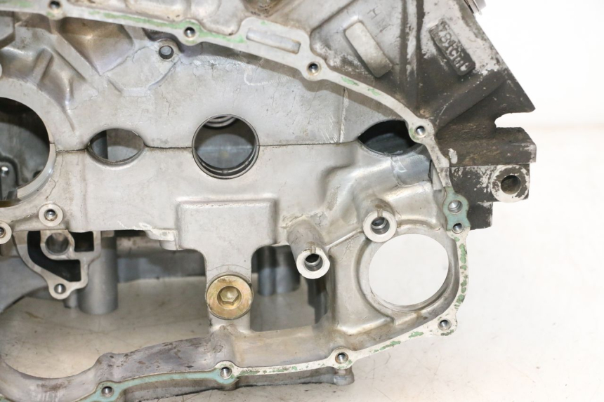 photo de ENGINE CRANKCASE HONDA VFR FI RC46 800 (1998 - 2001) - Surface and material condition